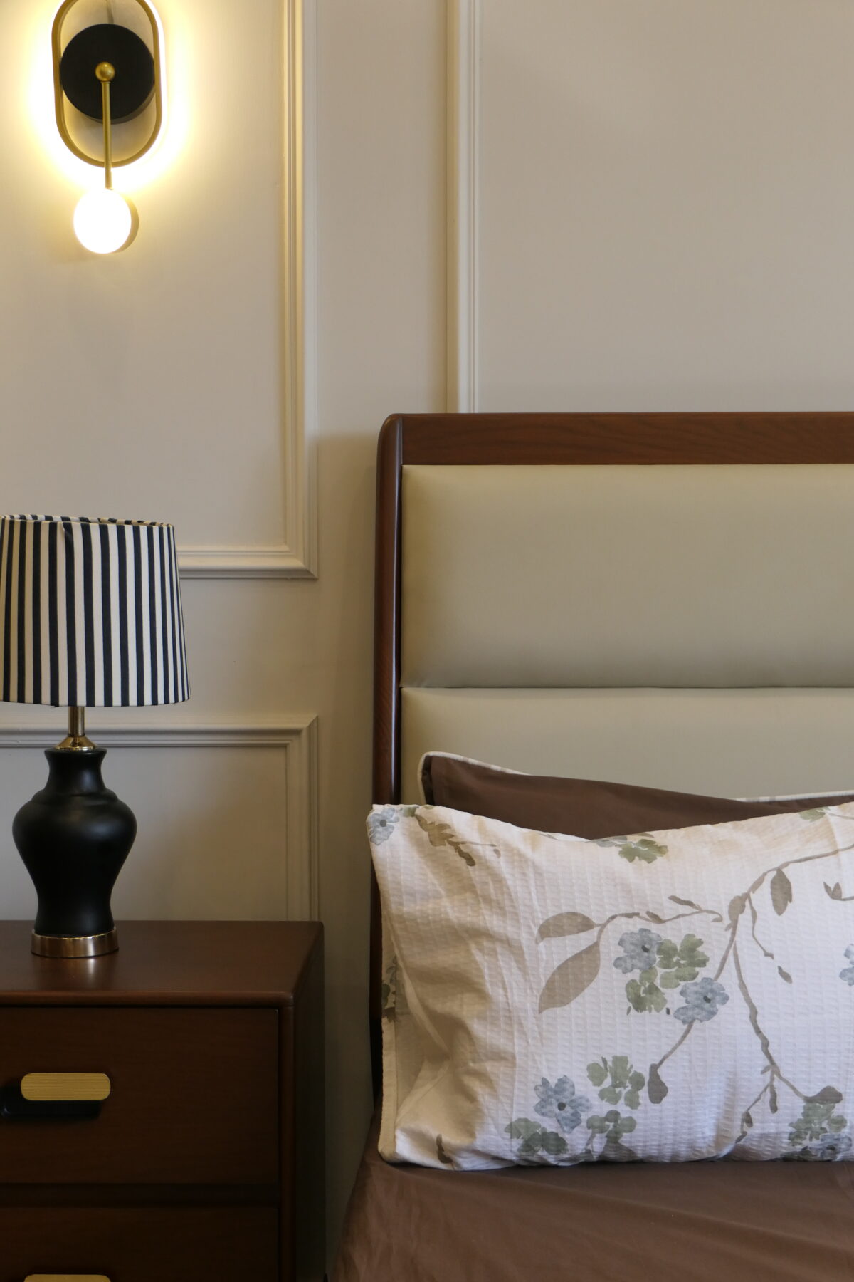 P1210859 Sledge Bed Set