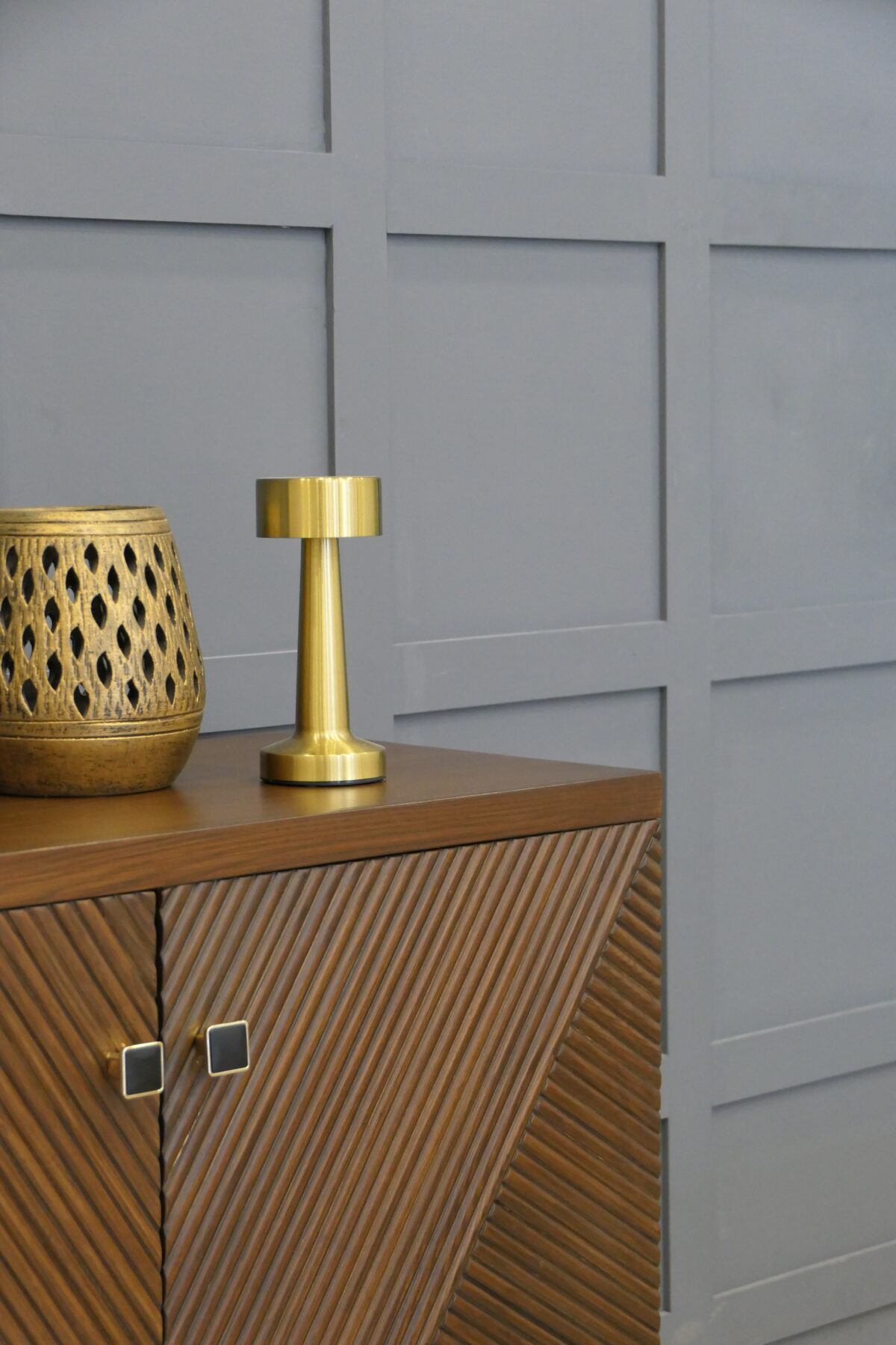 P1210930 Walnut Console