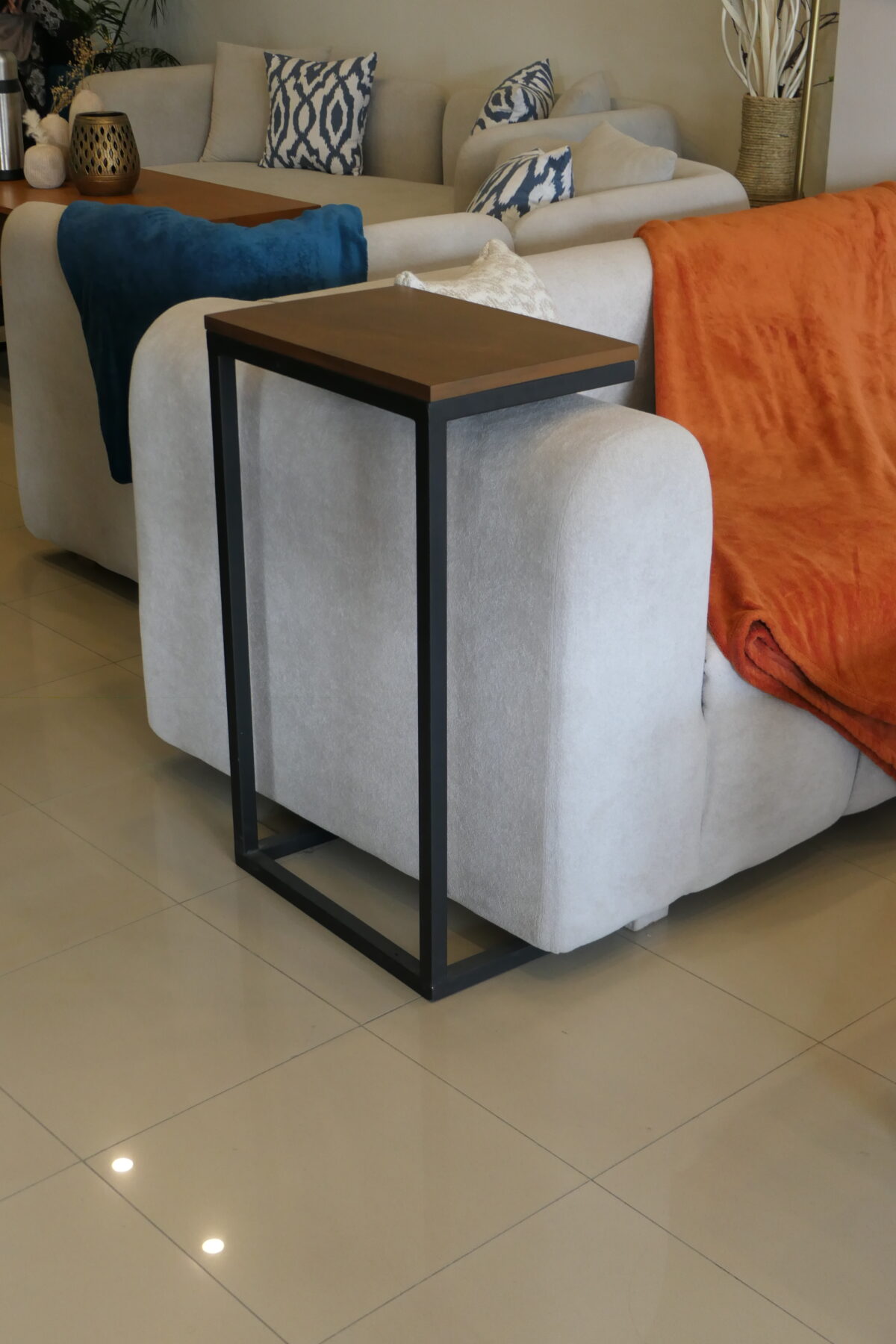 P1220185 C-Frame Side Table